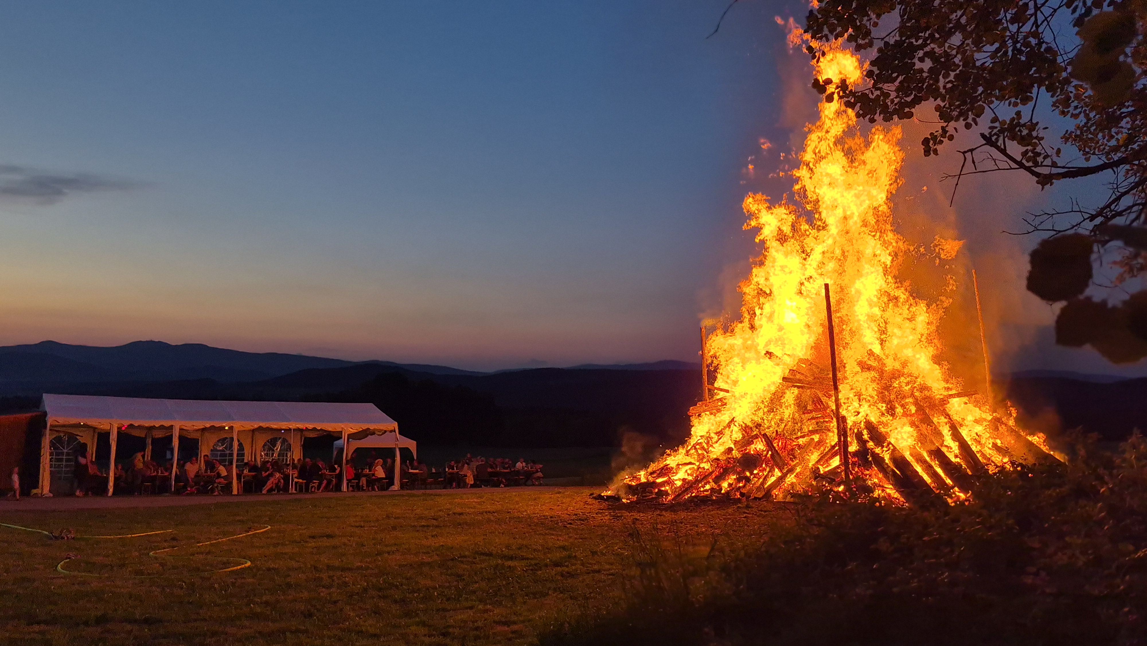 Sonnwendfeuer der Schützenjugend Seiboldsried